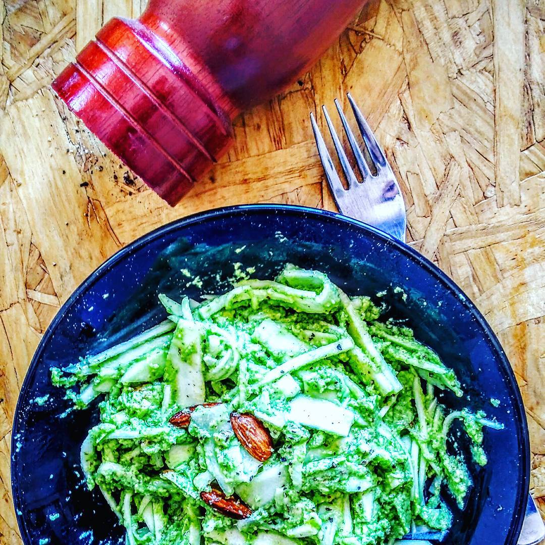 Ensalada de zucchini con palta