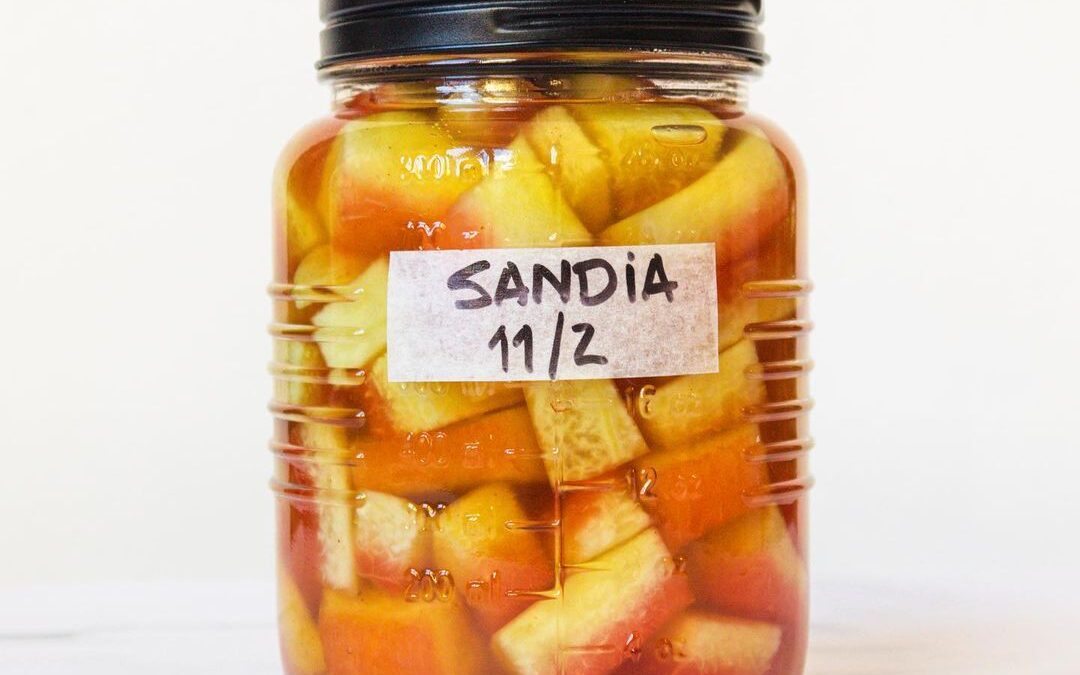 Cómo hacer pickle de piel de Sandía